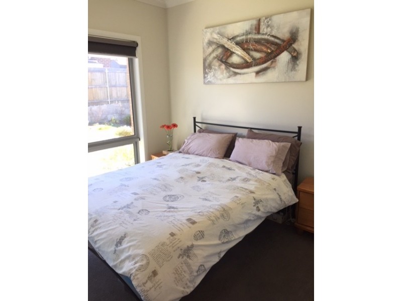 16 Bailey Crescent, Googong NSW 2620