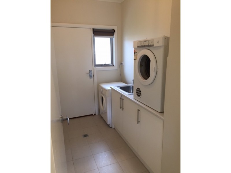16 Bailey Crescent, Googong NSW 2620