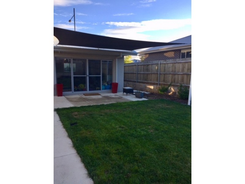 16 Bailey Crescent, Googong NSW 2620
