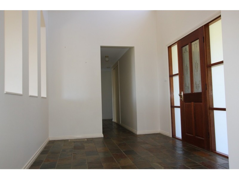 8 Johanna Moore, Jerrabomberra NSW 2619