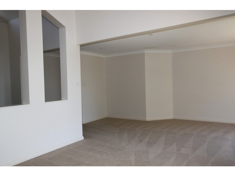 8 Johanna Moore, Jerrabomberra NSW 2619