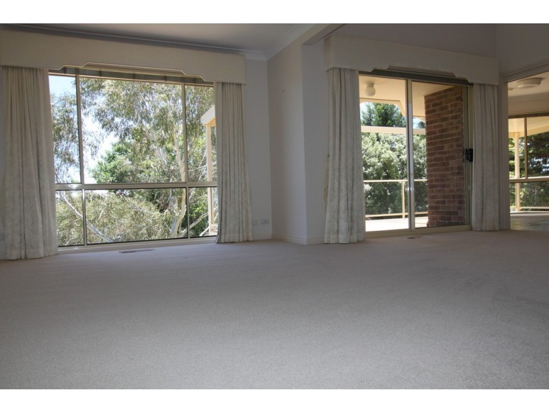8 Johanna Moore, Jerrabomberra NSW 2619