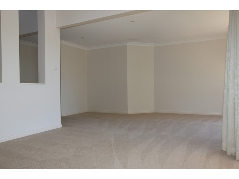 8 Johanna Moore, Jerrabomberra NSW 2619