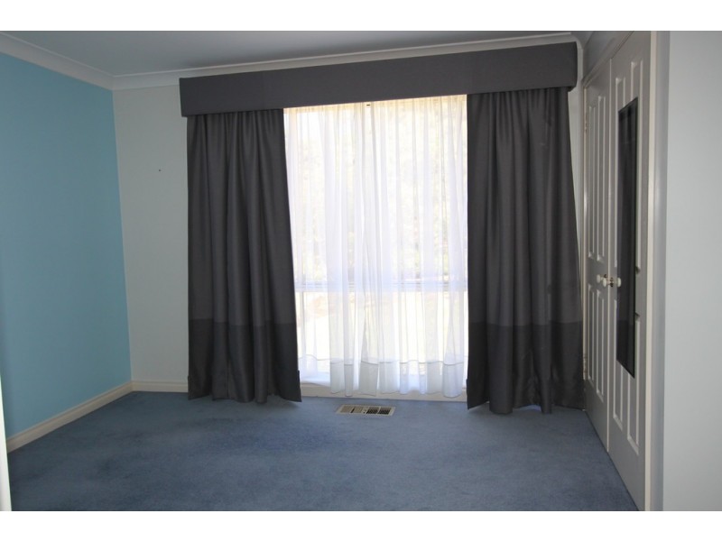 8 Johanna Moore, Jerrabomberra NSW 2619