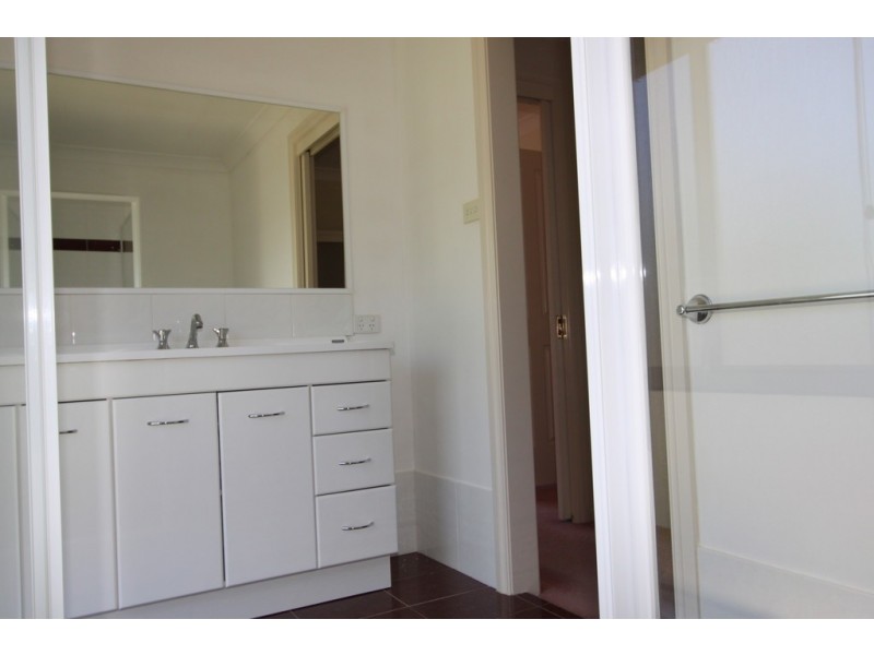 8 Johanna Moore, Jerrabomberra NSW 2619