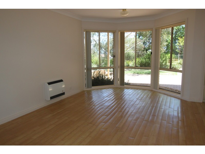 8 Johanna Moore, Jerrabomberra NSW 2619