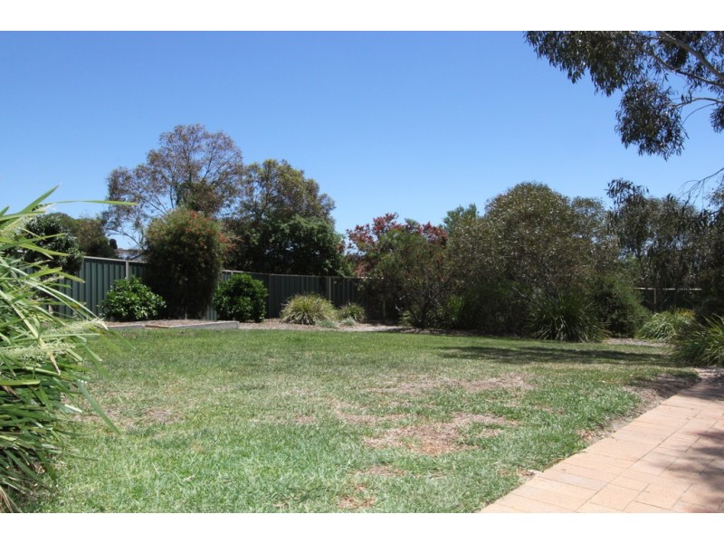 8 Johanna Moore, Jerrabomberra NSW 2619