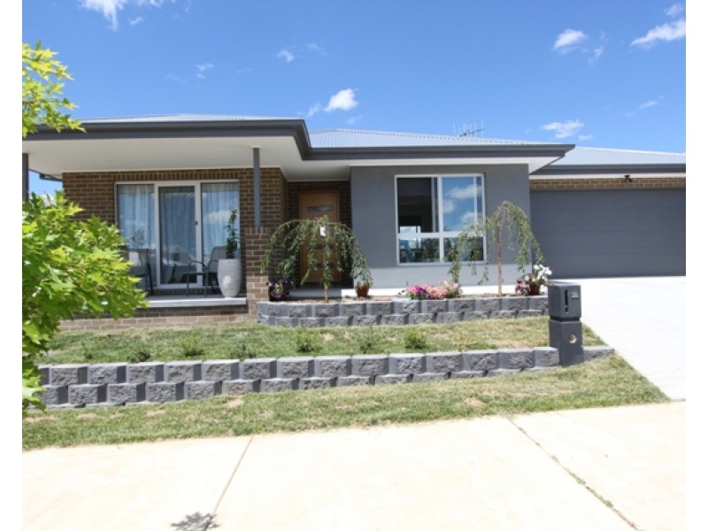 36 Aprasia Avenue, Googong NSW 2620