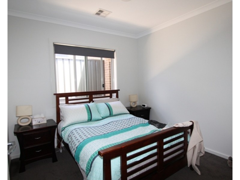 36 Aprasia Avenue, Googong NSW 2620