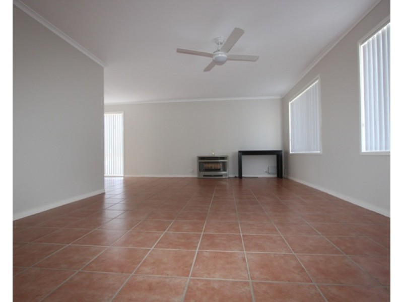 8 Marilyn Place, Queanbeyan NSW 2620