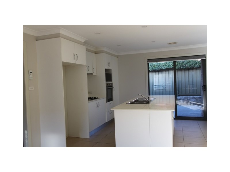 2/8-10 Ernest Street, Queanbeyan NSW 2620