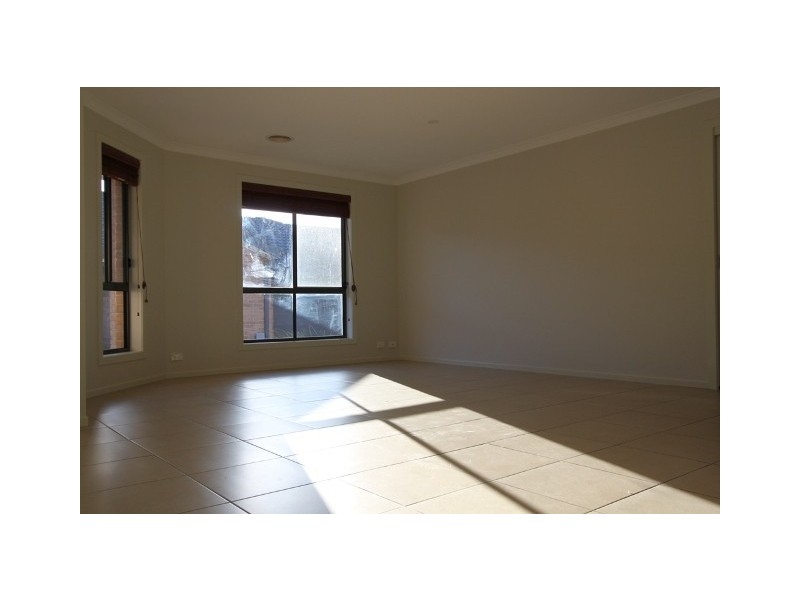 2/8-10 Ernest Street, Queanbeyan NSW 2620