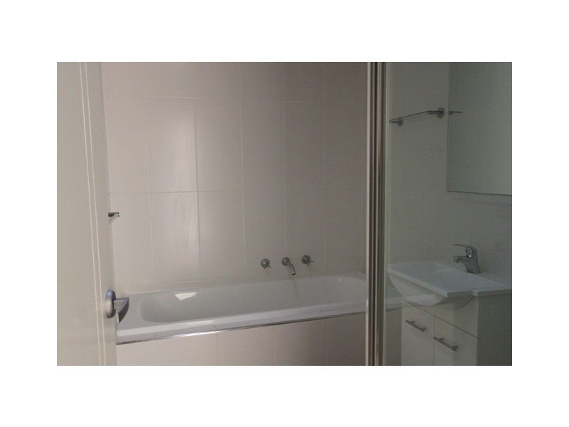 2/8-10 Ernest Street, Queanbeyan NSW 2620