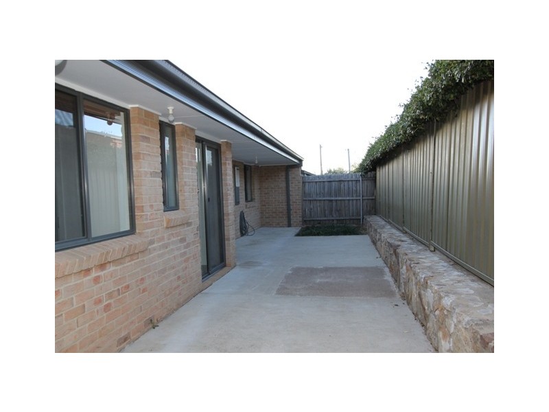 2/8-10 Ernest Street, Queanbeyan NSW 2620