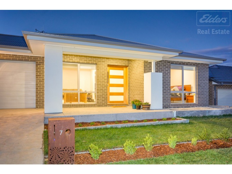7 Nano Street, Googong NSW 2620