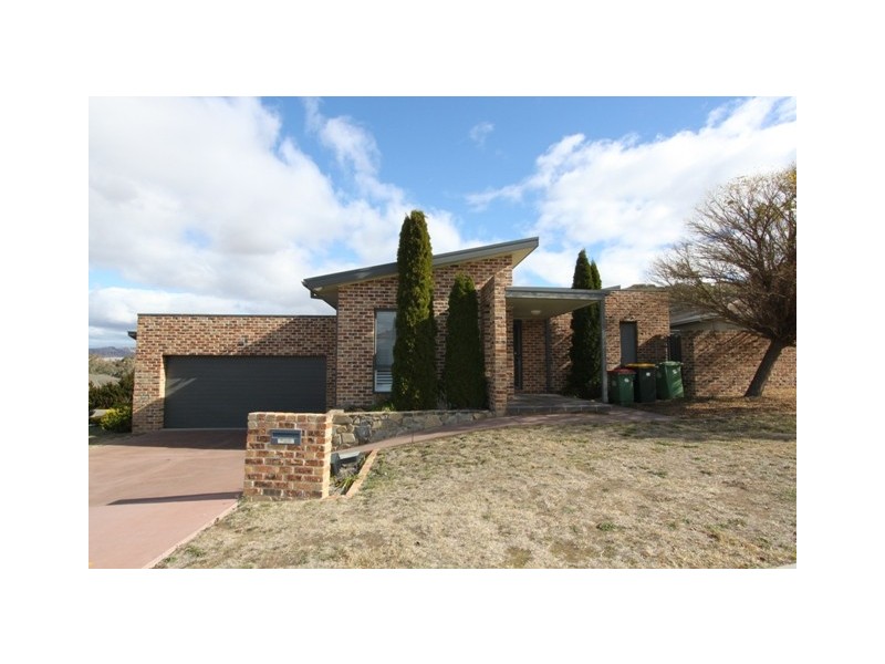 1 Elaroo Place, Jerrabomberra NSW 2619