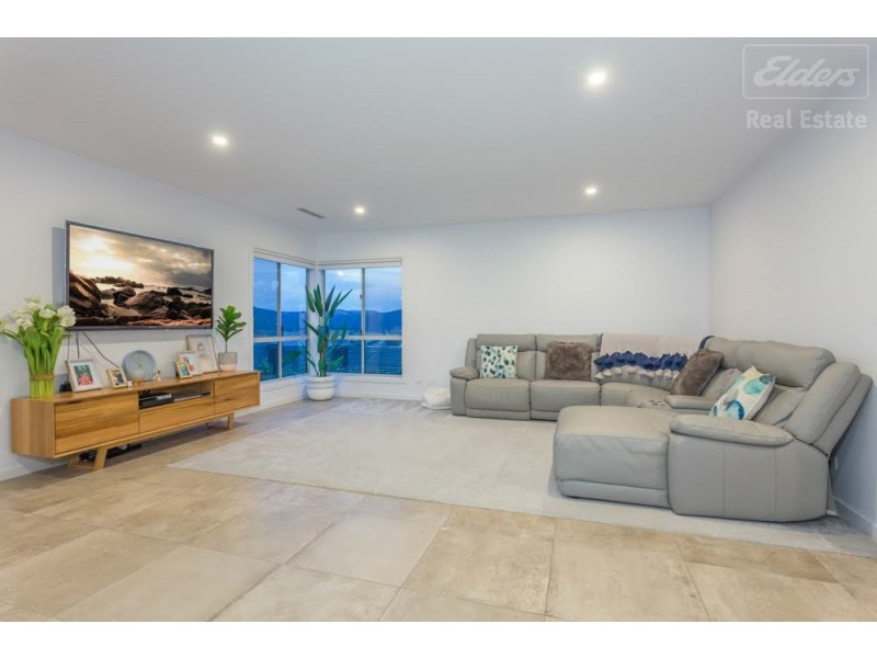 8 Aitken Street, Googong NSW 2620