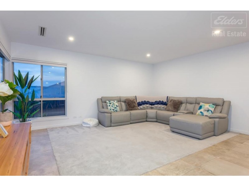 8 Aitken Street, Googong NSW 2620