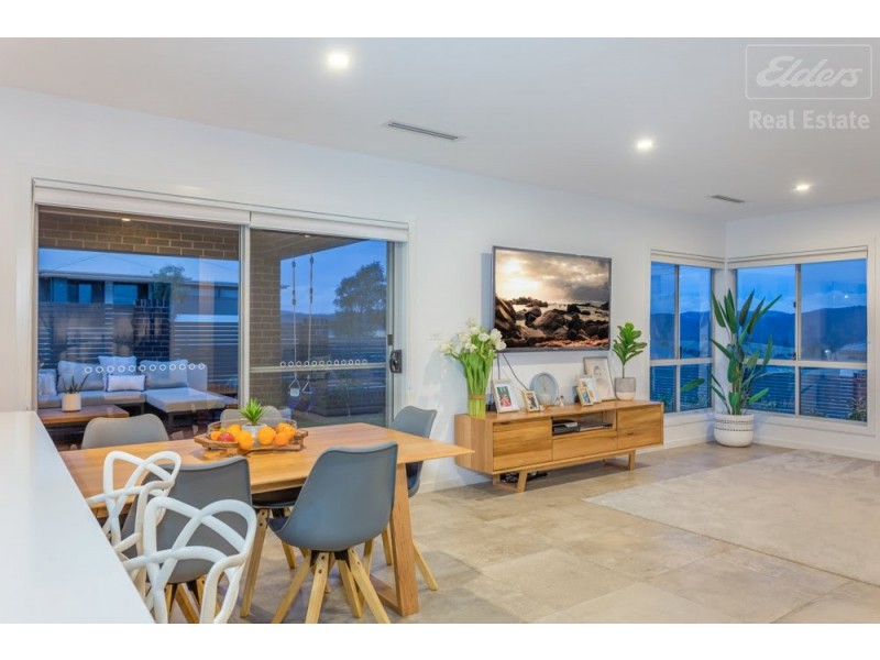 8 Aitken Street, Googong NSW 2620