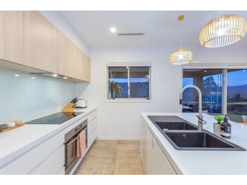 8 Aitken Street, Googong NSW 2620