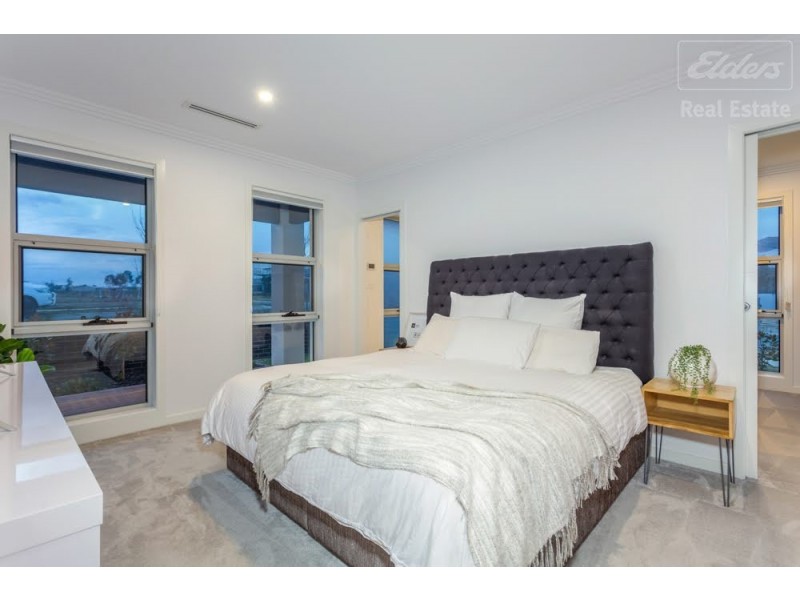 8 Aitken Street, Googong NSW 2620