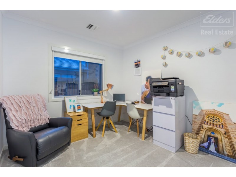 8 Aitken Street, Googong NSW 2620