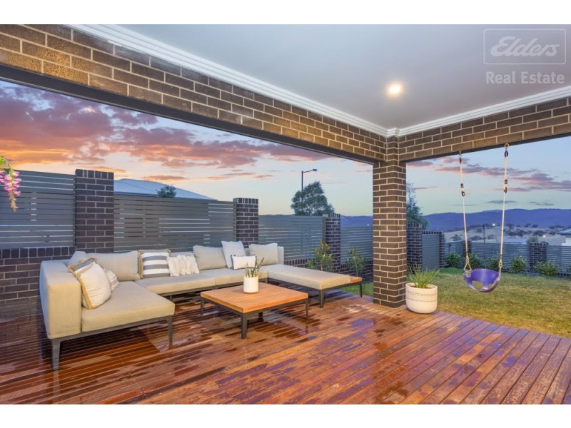 8 Aitken Street, Googong NSW 2620