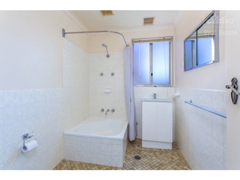 2/2 Booth Street, Queanbeyan East NSW 2620