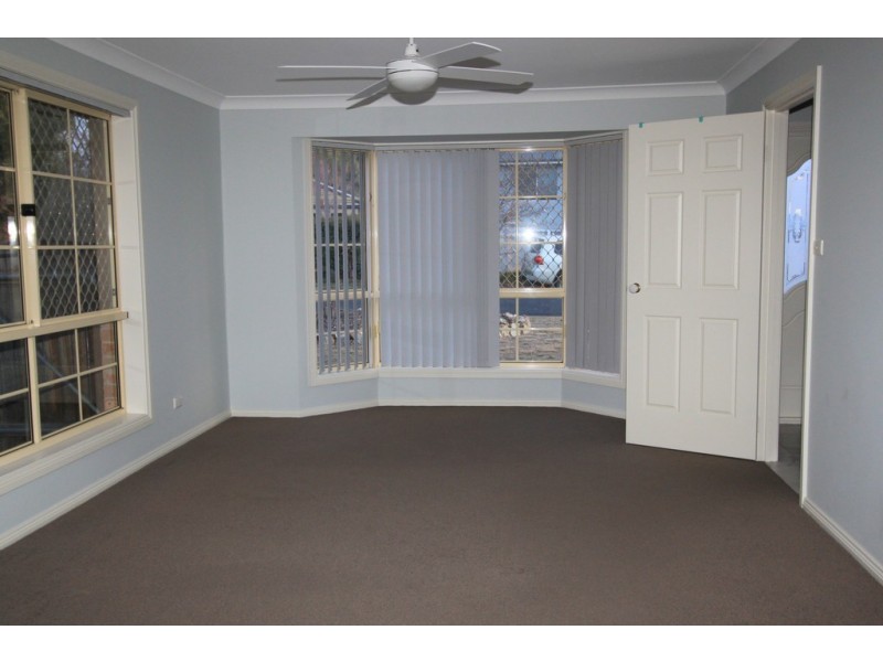 34 Maple Crescent, Jerrabomberra NSW 2619