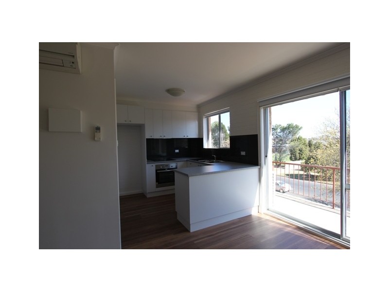 8/17 Mowatt Street, Queanbeyan NSW 2620