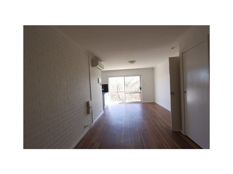 8/17 Mowatt Street, Queanbeyan NSW 2620