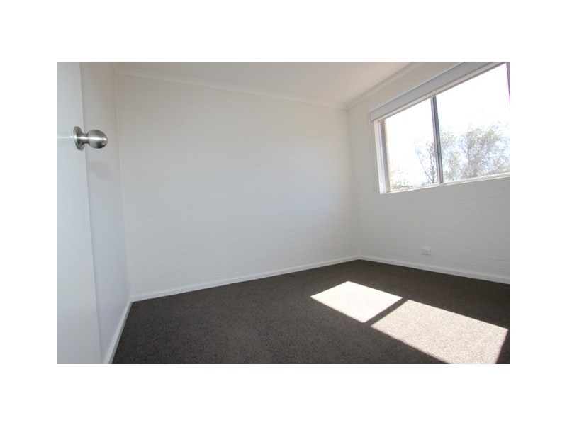8/17 Mowatt Street, Queanbeyan NSW 2620