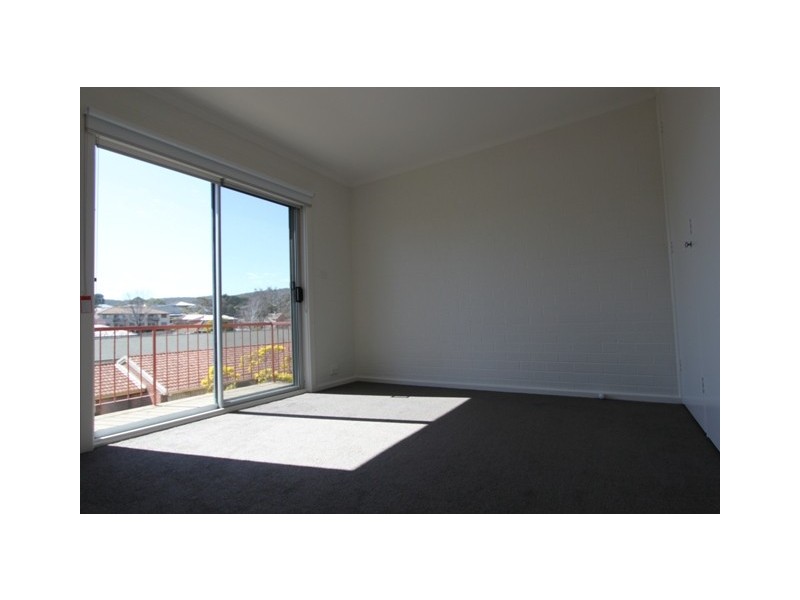 8/17 Mowatt Street, Queanbeyan NSW 2620