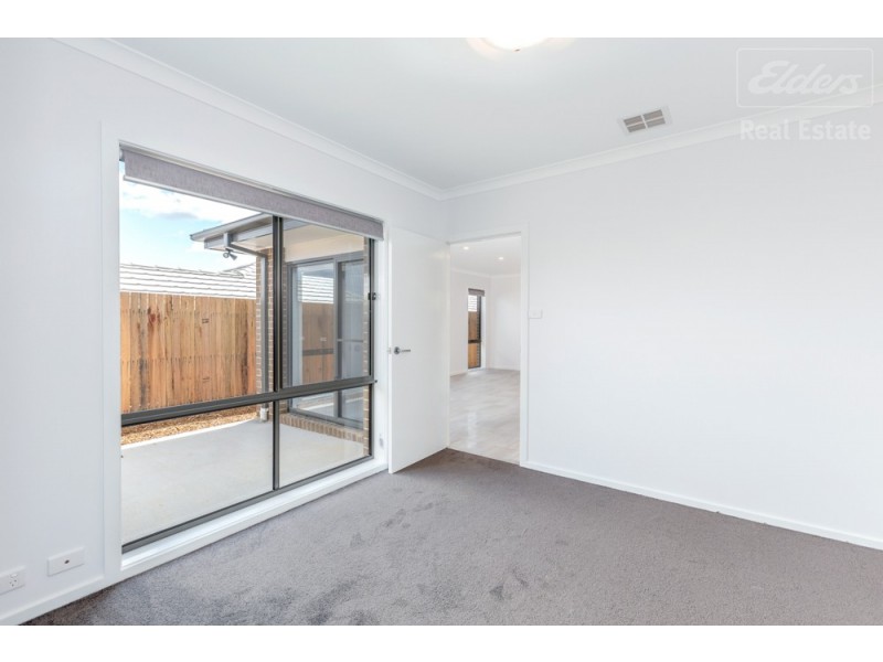 12 Ridings Road, Googong NSW 2620