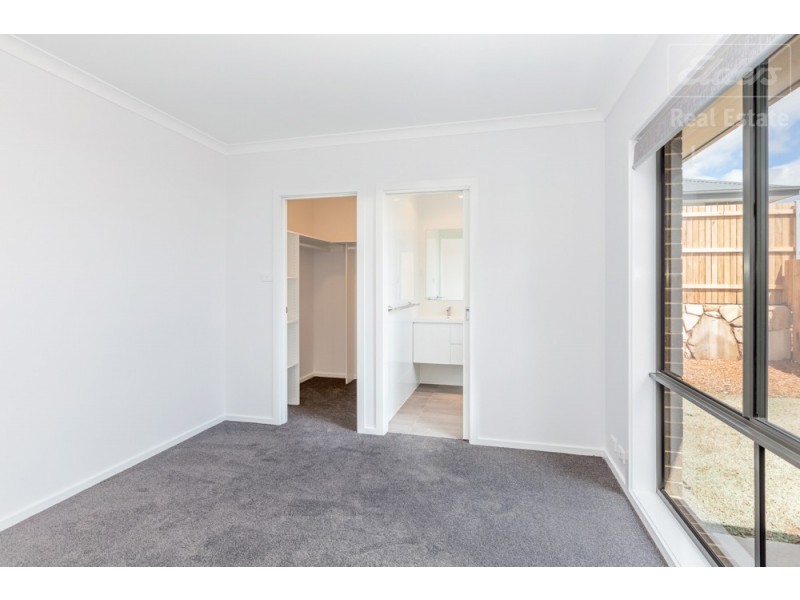 12 Ridings Road, Googong NSW 2620