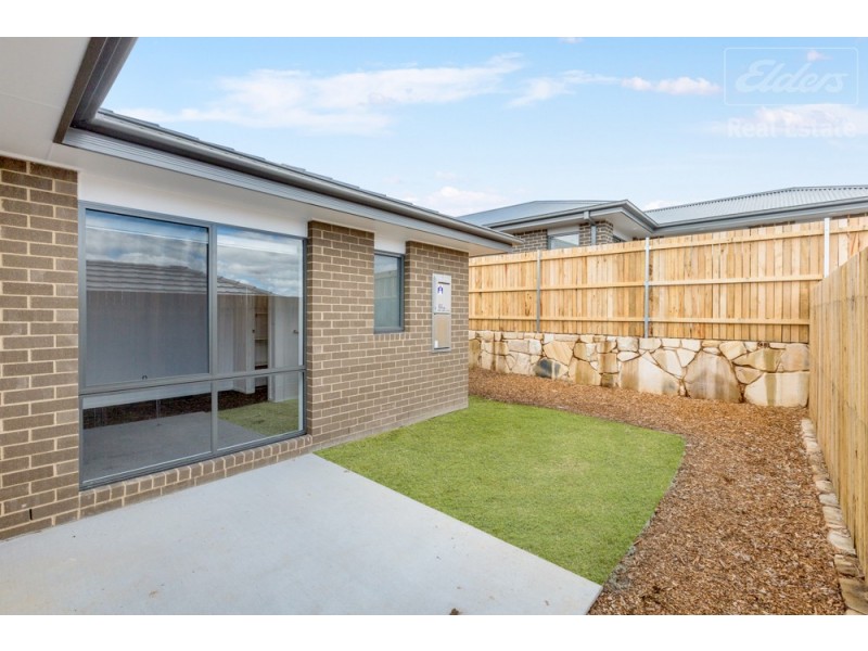 12 Ridings Road, Googong NSW 2620