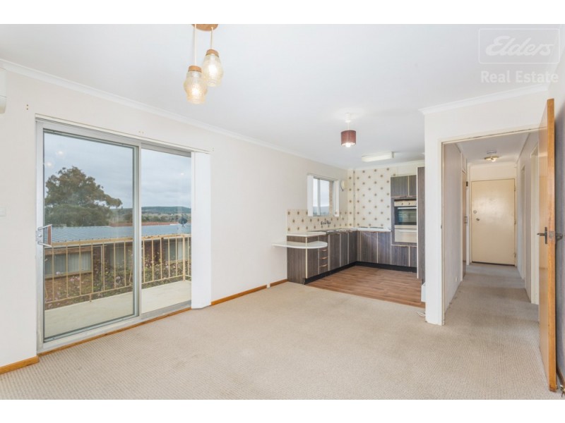 8/3-5 Davison Street, Queanbeyan West NSW 2620
