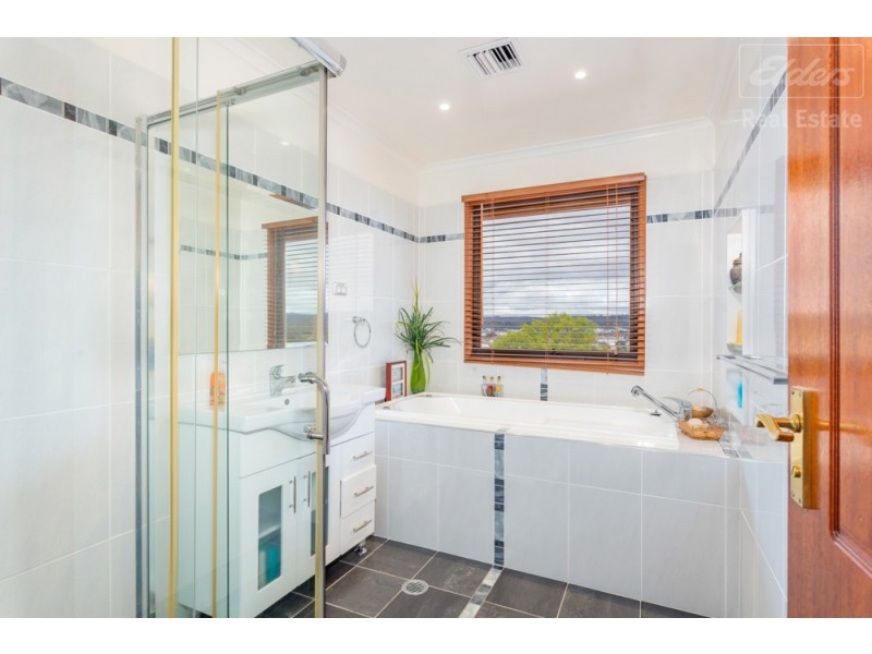 7 Rowley Place, Crestwood NSW 2620