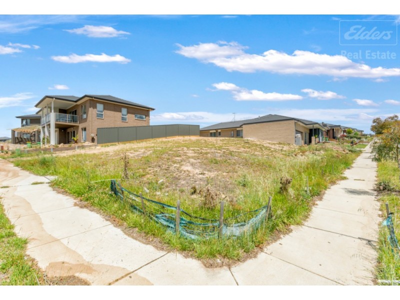 14 Leon Street, Googong NSW 2620