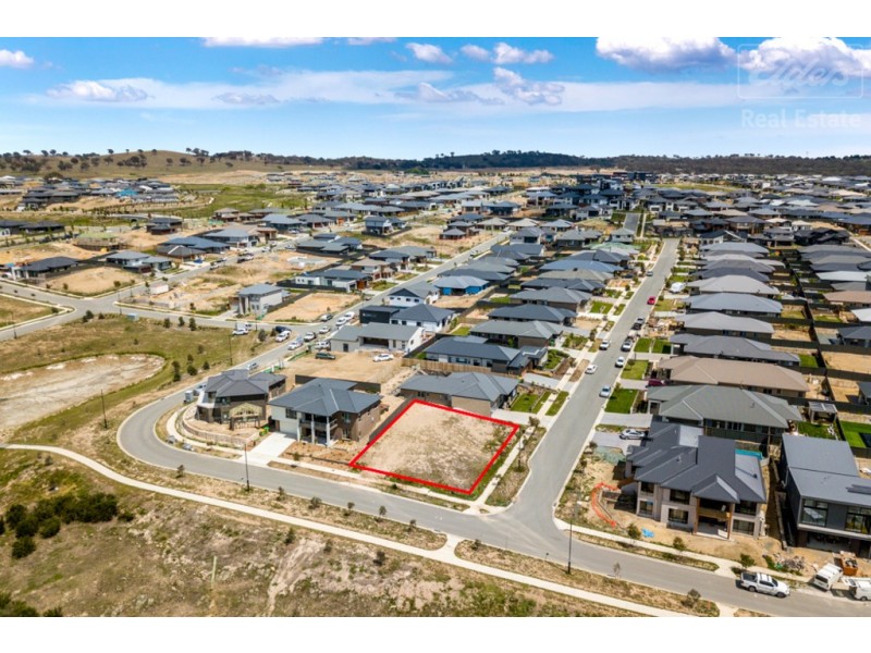 14 Leon Street, Googong NSW 2620