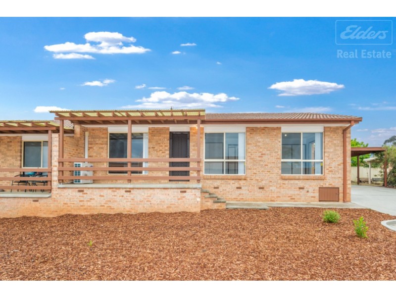 3/2 Lazarus Crescent, Queanbeyan West NSW 2620