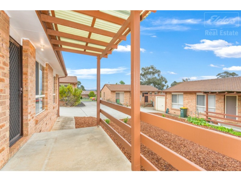 3/2 Lazarus Crescent, Queanbeyan West NSW 2620