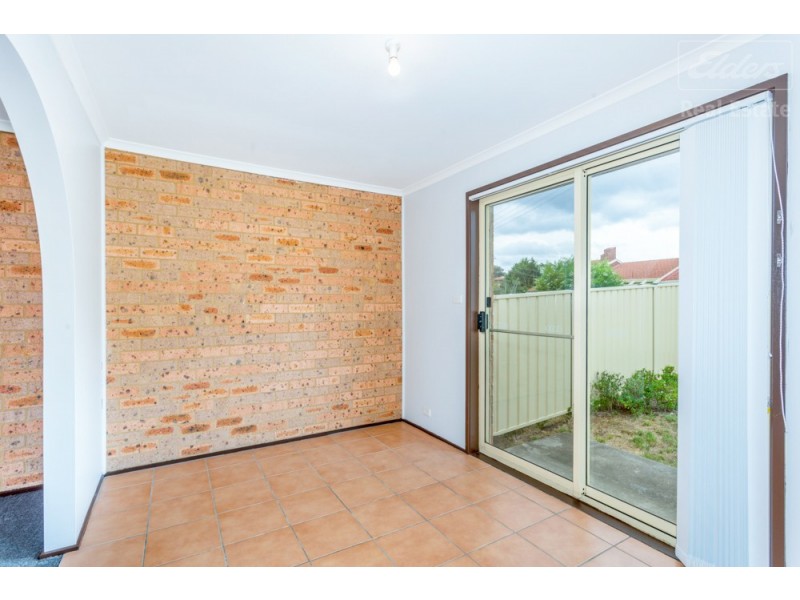 3/2 Lazarus Crescent, Queanbeyan West NSW 2620