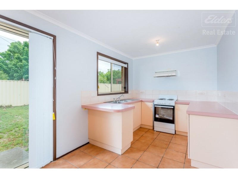 3/2 Lazarus Crescent, Queanbeyan West NSW 2620