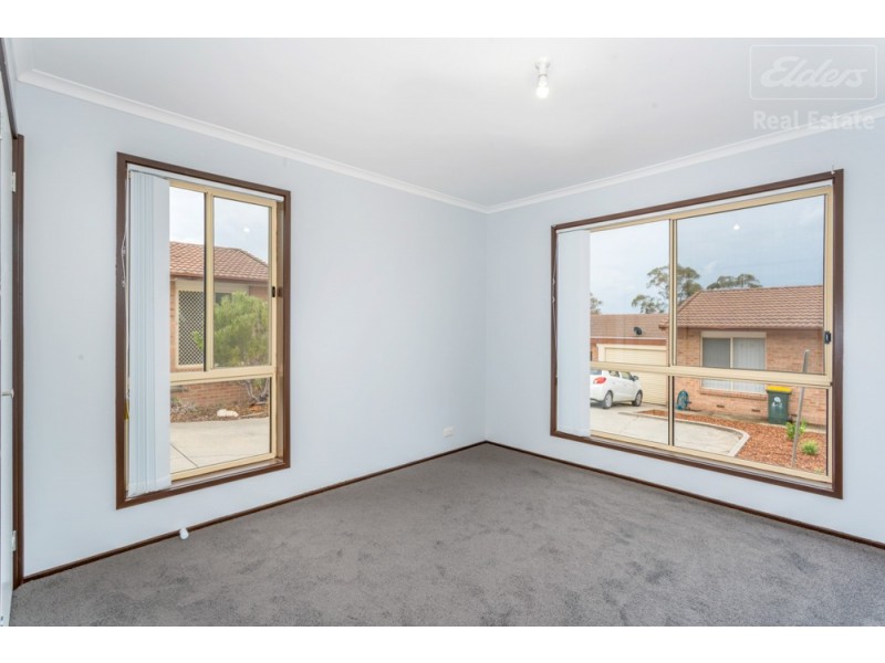 3/2 Lazarus Crescent, Queanbeyan West NSW 2620