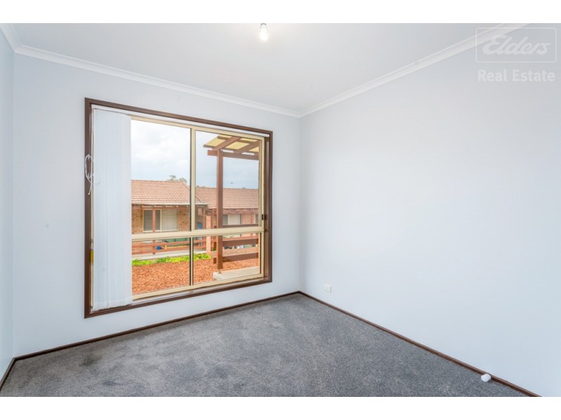 3/2 Lazarus Crescent, Queanbeyan West NSW 2620