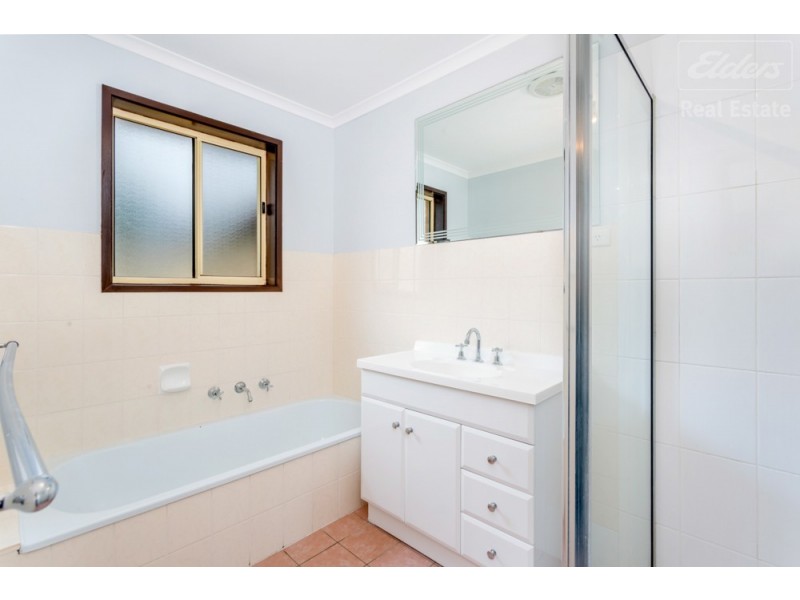 3/2 Lazarus Crescent, Queanbeyan West NSW 2620