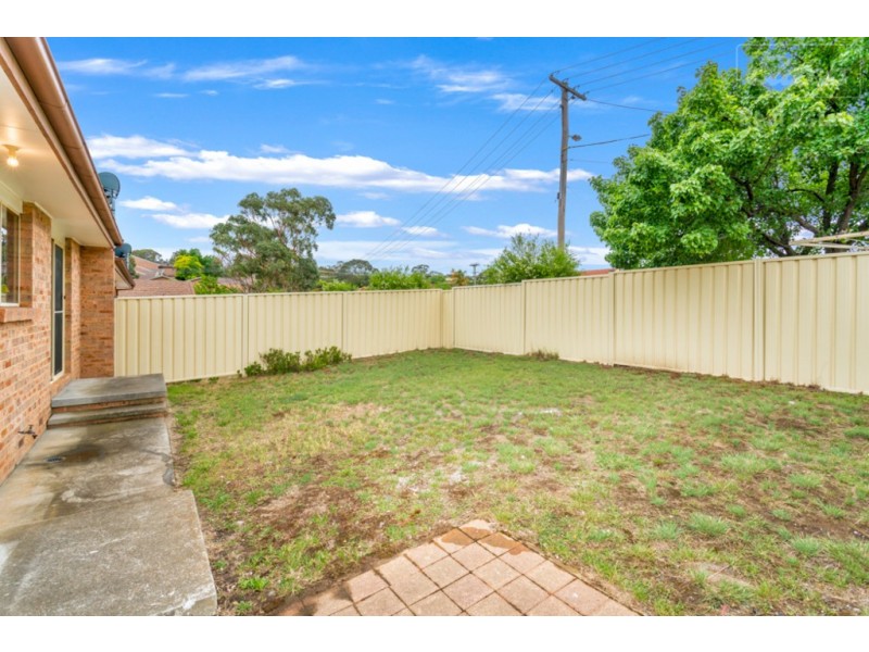 3/2 Lazarus Crescent, Queanbeyan West NSW 2620