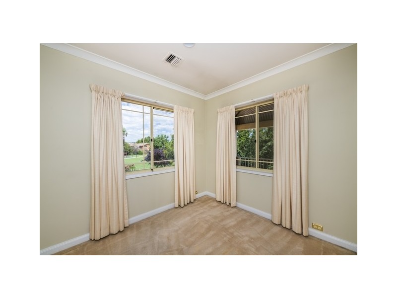 1/28 Macquoid Street, Queanbeyan NSW 2620