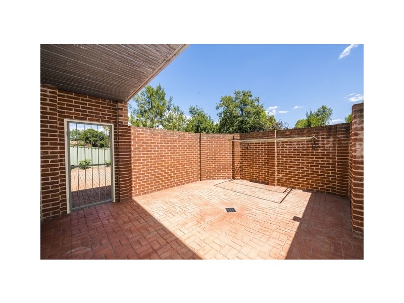1/28 Macquoid Street, Queanbeyan NSW 2620